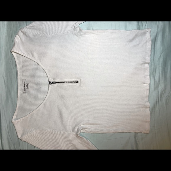 American eagle long sleeve crop top 🤍 - Picture 2 of 5